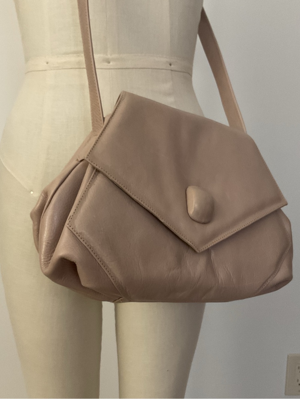 Vintage Blush Pink Higbee Crossbody/Shoulder Bag Made in Italy Art Deco Details